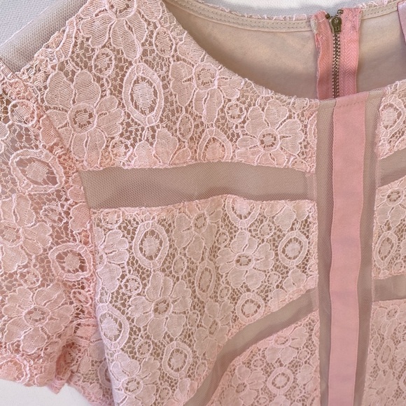 Romeo & Juliet Couture Dusty pink lace short sleeve crop top, Size L - Picture 4 of 9